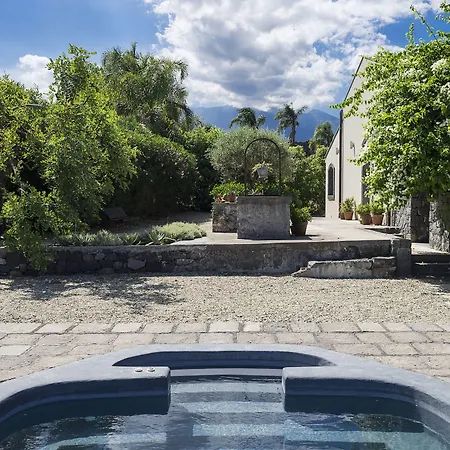 Donna Carmela & Ξενοδοχείο Carruba di Riposto