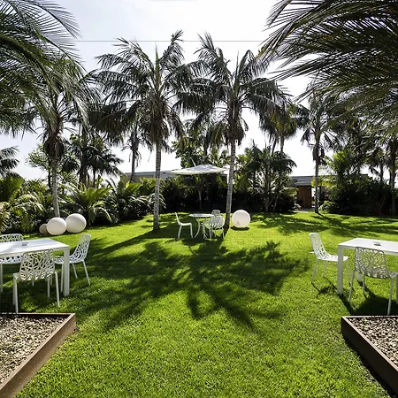 Donna Carmela & Ξενοδοχείο 4*