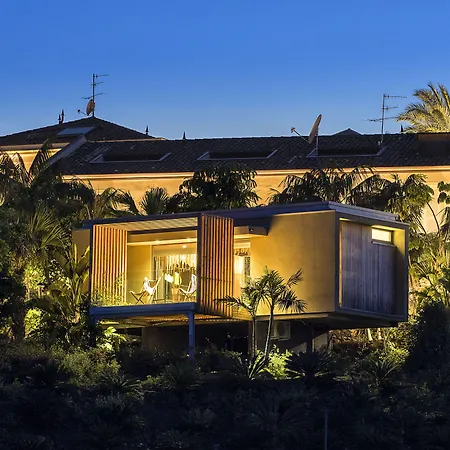 Ξενοδοχείο Donna Carmela & 4*