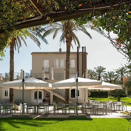 Hotel Donna Carmela & 4*