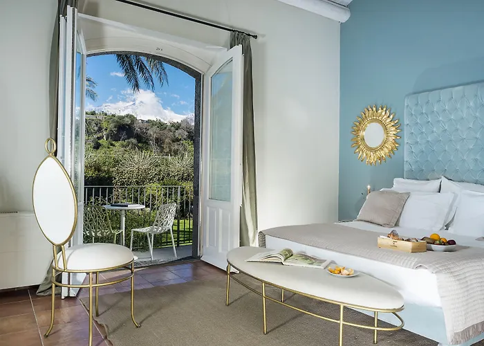 Donna Carmela & 4* Carruba di Riposto