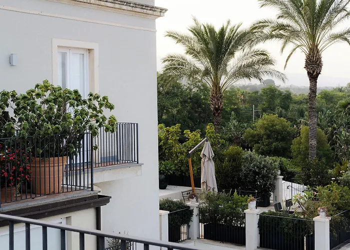 Donna Carmela & 4* Carruba di Riposto