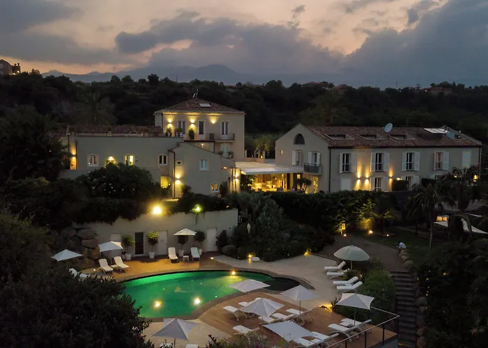 Donna Carmela & 4* Carruba di Riposto